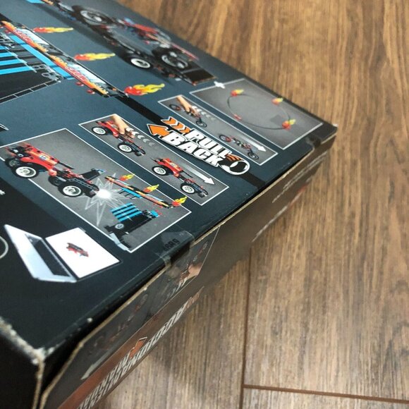 LEGO Technic 42106 - Stunt Show Truck & Bike - 610 Pcs - Sealed RETIRED - Picture 8 of 8